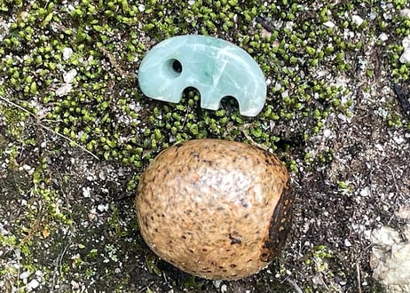 糸魚川翡翠　獣型勾玉　緑・透過　31mm / Itoigawa Jadeite Beast-Shaped MAGATAMA