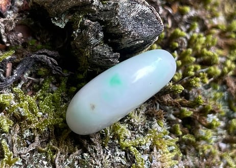 糸魚川翡翠　勾玉　白緑　24mm / Itoigawa Jadeite MAGATAMA
