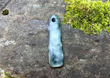 糸魚川翡翠　垂飾　圧搾翡翠　41mm / Itoigawa Jadeite SUISHOKU