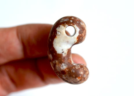 姫川薬石 沖縄型勾玉 29mm / Himekawa Yakuseki MAGATAMA | Natural Japanese Stone