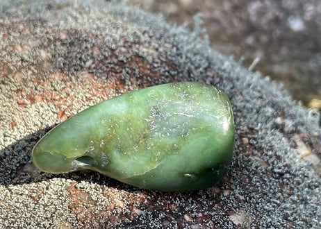 糸魚川ネフライト　石笛 IWABUE　深緑　39mm / Itoigawa Nephrite Japanese Stone Whistle