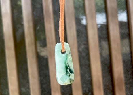 糸魚川翡翠　垂飾　アップルグリーン　3.76g / Itoigawa Jadeite SUISHOKU