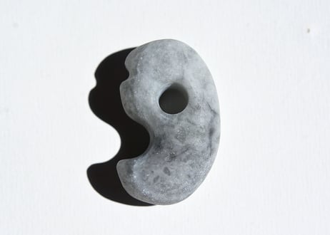 糸魚川翡翠 獣型勾玉 25mm / Itoigawa Jadeite Beast-Shaped MAGATAMA | Jomon Inspired Matte Finish
