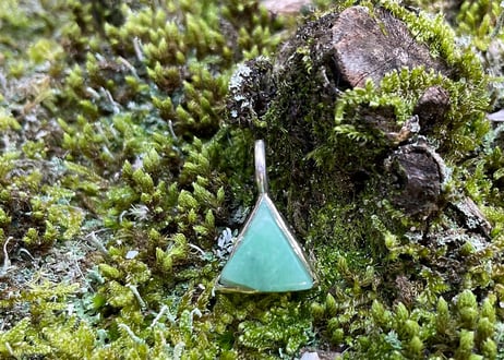 糸魚川翡翠　金山谷　シルバー925ペンダントトップ　三角形　ミントグリーン　11mm / Itoigawa Jadeite Silver Pendant