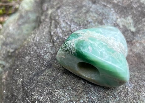 糸魚川翡翠　石笛　16.5g / Itoigawa Jadeite IWABUE