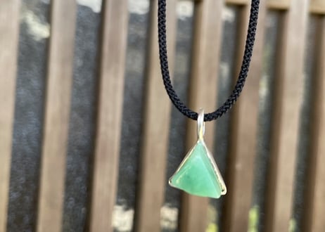 糸魚川翡翠　金山谷　シルバー925ペンダントトップ　三角形　ミントグリーン　11mm / Itoigawa Jadeite Silver Pendant