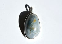 糸魚川翡翠　入りコン沢　シルバー925ペンダントトップ　楕円形　青・白・茶　22mm / Irikonsawa Blue Jadeite Silver Pendant