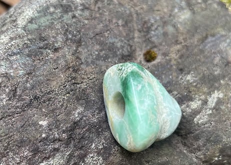 糸魚川翡翠　石笛　16.5g / Itoigawa Jadeite IWABUE