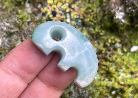 糸魚川翡翠　獣型勾玉　緑・透過　31mm / Itoigawa Jadeite Beast-Shaped MAGATAMA