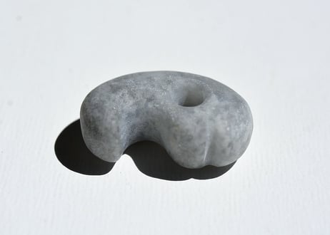 糸魚川翡翠 獣型勾玉 25mm / Itoigawa Jadeite Beast-Shaped MAGATAMA | Jomon Inspired Matte Finish
