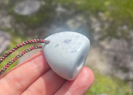 糸魚川翡翠　石笛　24.6g / Itoigawa Jadeite IWABUE