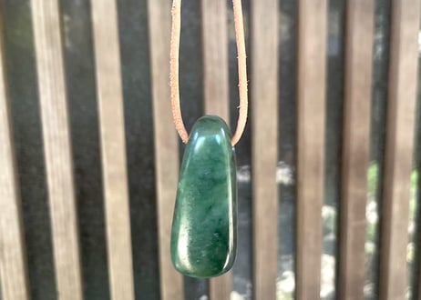 糸魚川ネフライト　石笛　ペンダント　23.6g / Itoigawa Nephrite IWABUE
