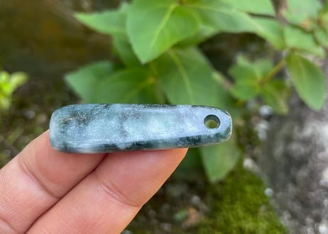 糸魚川翡翠　垂飾　圧搾翡翠　41mm / Itoigawa Jadeite SUISHOKU
