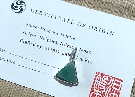 糸魚川翡翠　金山谷　シルバー925ペンダントトップ　三角形　ミントグリーン　11mm / Itoigawa Jadeite Silver Pendant
