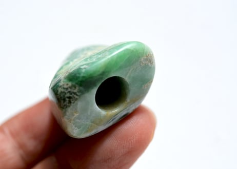 糸魚川翡翠　石笛　16.5g / Itoigawa Jadeite IWABUE
