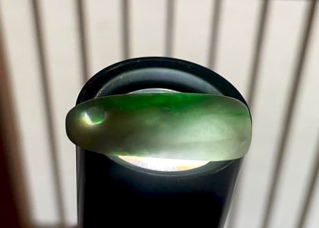 糸魚川翡翠　垂飾　鮮緑・ライトグレー　3.84g / Itoigawa Jadeite SUISHOKU