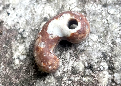 姫川薬石 沖縄型勾玉 29mm / Himekawa Yakuseki MAGATAMA | Natural Japanese Stone