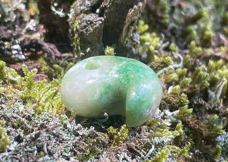 糸魚川翡翠　勾玉　若草色　18mm / Itoigawa Jadeite MAGATAMA