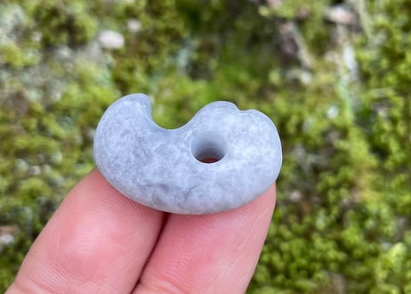 糸魚川翡翠 獣型勾玉 25mm / Itoigawa Jadeite Beast-Shaped MAGATAMA | Jomon Inspired Matte Finish