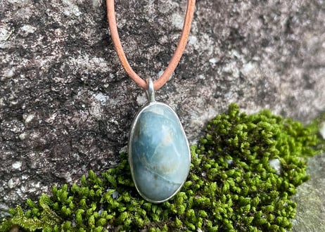 糸魚川翡翠　入りコン沢　シルバー925ペンダントトップ　楕円形　青・白・茶　22mm / Irikonsawa Blue Jadeite Silver Pendant