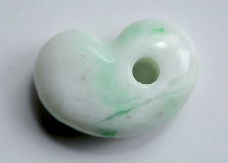 糸魚川翡翠　勾玉　白緑　24mm / Itoigawa Jadeite MAGATAMA