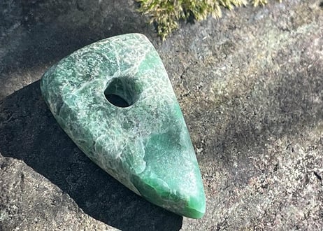 糸魚川翡翠 牙型大珠 34mm｜縄文古代造形 / Itoigawa Jadeite TAISHU