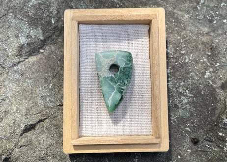 糸魚川翡翠 牙型大珠 34mm｜縄文古代造形 / Itoigawa Jadeite TAISHU