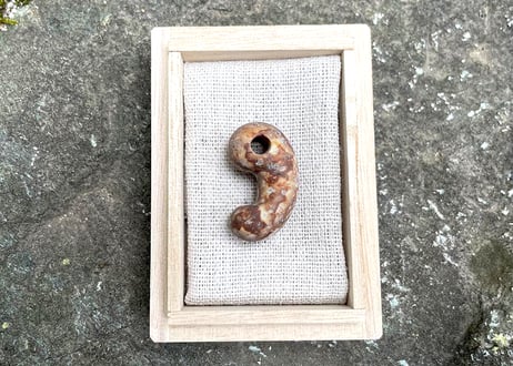 姫川薬石 沖縄型勾玉 29mm / Himekawa Yakuseki MAGATAMA | Natural Japanese Stone
