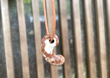 姫川薬石 沖縄型勾玉 29mm / Himekawa Yakuseki MAGATAMA | Natural Japanese Stone
