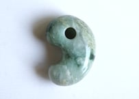 糸魚川翡翠　勾玉　ミントグリーン　24mm / Itoigawa Jadeite MAGATAMA