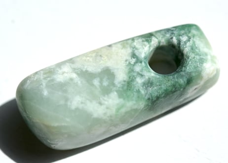糸魚川翡翠　大珠　縄文期発掘品モチーフ　緑・乳白色　33mm / Itoigawa Jadeite TAISHU