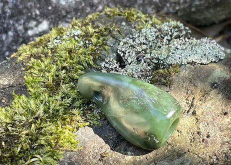糸魚川ネフライト　石笛 IWABUE　深緑　39mm / Itoigawa Nephrite Japanese Stone Whistle