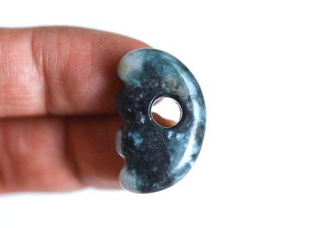 糸魚川翡翠　獣型勾玉　圧搾翡翠　24mm / Itoigawa Jadeite Animal Shape MAGATAMA