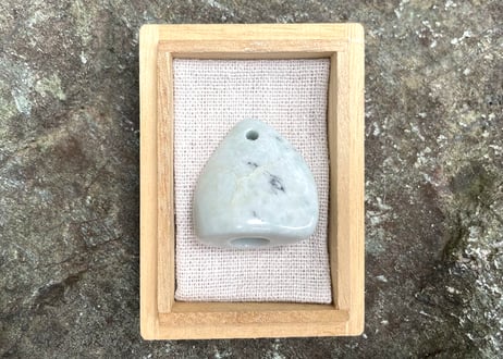 糸魚川翡翠　石笛　24.6g / Itoigawa Jadeite IWABUE