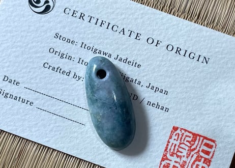 糸魚川翡翠　垂飾　青灰色・水色　5.95g / Itoigawa Jadeite SUISHOKU