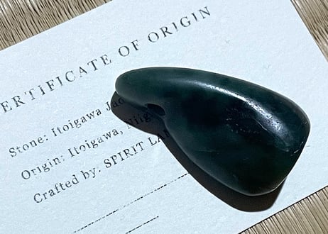 糸魚川ネフライト　石笛 IWABUE　深緑　39mm / Itoigawa Nephrite Japanese Stone Whistle