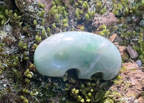 糸魚川翡翠　獣型勾玉　緑・透過　31mm / Itoigawa Jadeite Beast-Shaped MAGATAMA
