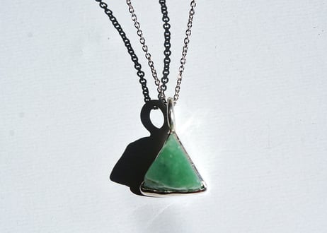 糸魚川翡翠　金山谷　シルバー925ペンダントトップ　三角形　ミントグリーン　11mm / Itoigawa Jadeite Silver Pendant