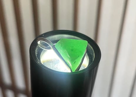 糸魚川翡翠　金山谷　シルバー925ペンダントトップ　三角形　ミントグリーン　11mm / Itoigawa Jadeite Silver Pendant