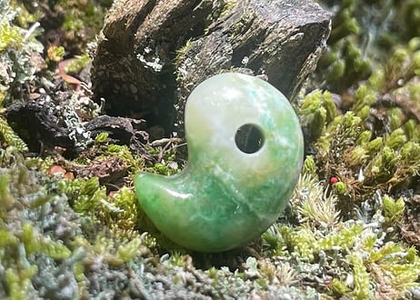 糸魚川翡翠　勾玉　若草色　18mm / Itoigawa Jadeite MAGATAMA