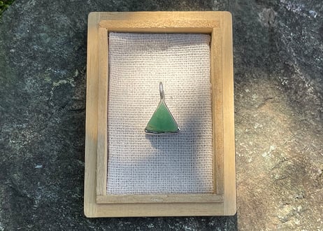 糸魚川翡翠　金山谷　シルバー925ペンダントトップ　三角形　ミントグリーン　11mm / Itoigawa Jadeite Silver Pendant