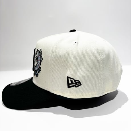 USA買付　 9FORTY A-FRAME NY TWIN KOI WORLD SERIES 1999 CHROME TWO TONE SNAP BACK CAP　NE-84