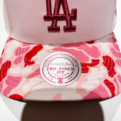 USA買付 Mitchell & Ness Los Angeles Dodgers Pink Camo Pro Pinch Fit Snapback Cap  US-28