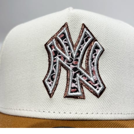 USA買付 NEW ERA  NY  LEOPARD 1999 WORLD SERIES SNAPBACK CAP IVORY / CAMEL NE-102