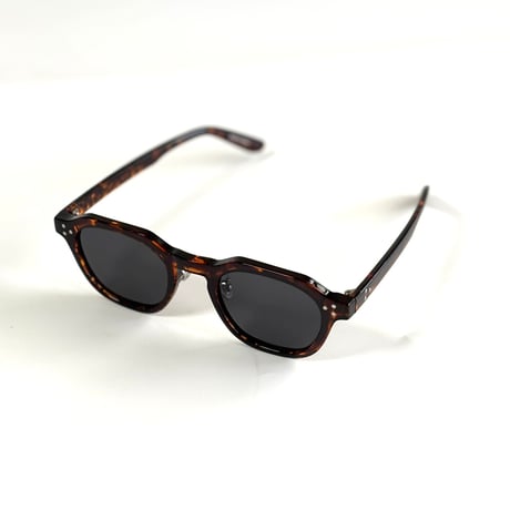 OLD SCHOOL RIVET SQUARE SUNGLASSES SG-02