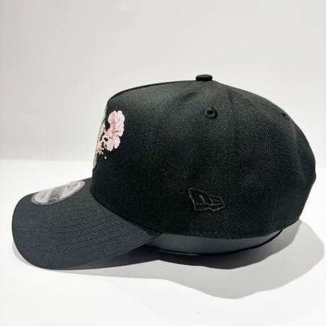 USA買付NEW ERA 9FORTY A-FRAME NEW YORK YANKEES SAKURA FLORAL SNAPBACK CAP BLACK　 NE-101