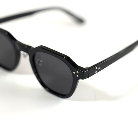 OLD SCHOOL RIVET SQUARE SUNGLASSES SG-02