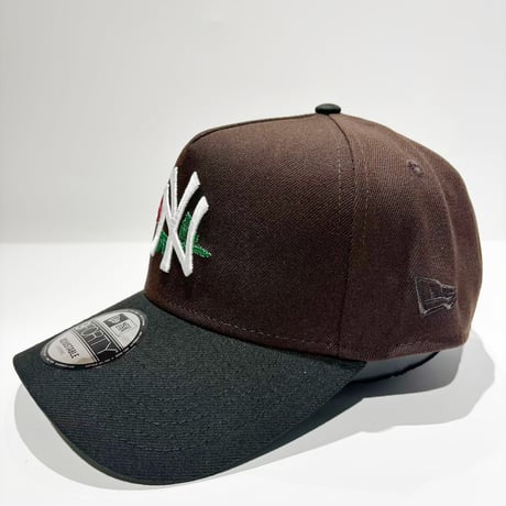 USA買付 NEW ERA 9FORTY A-FRAME NEW YORK YANKEES ROSE LOGO SNAPBACK CAP BROWN / BLACK　 NE-100