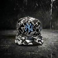 USA買付　NEW YORK YANKEES 19TWENTY ABSTRACT CAMO CAP – BLACK / WHITE / LIGHT BLUE　 NE-76