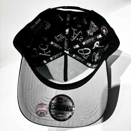 USA買付　 NEW ERA MLB All Over Team Logo 9FORTY A-Frame Cap – Black / Monochrome　 NE-80